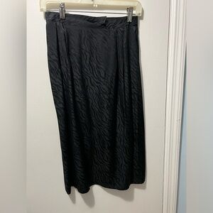 Chic Black Patterned Maxi Skirt